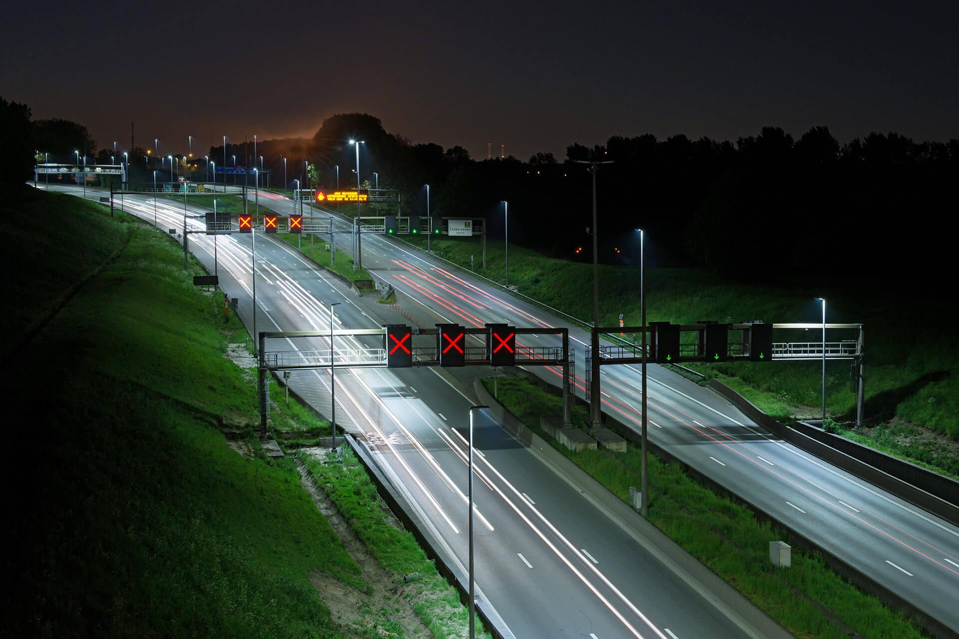 Teceo LED luminaires improve visibility significantly to reduce accidents on the E17 in Belgium