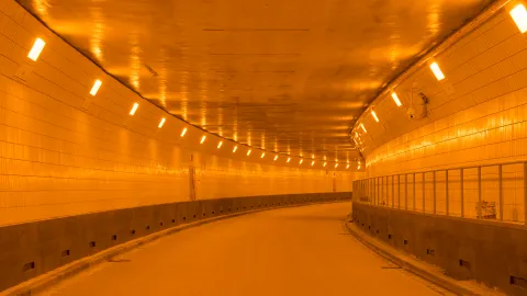 Oudste afgezonken tunnel van Nederland voorzien van amberkleurige tunnelverlichting